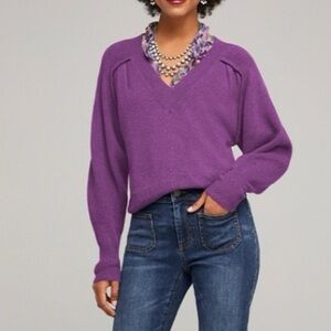 Cabi v-neck sweater Slightly worn